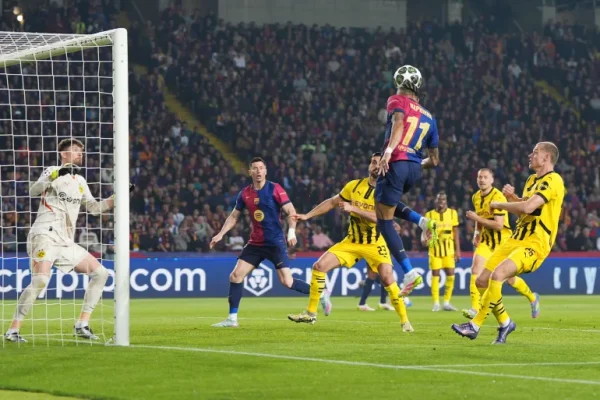 Barcelona Rafinha đánh đầu kiến tạo cho Lewandowski ghi bàn